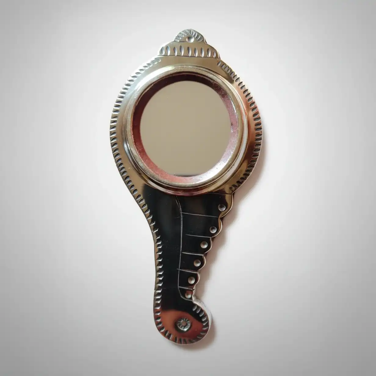 Conch Brass Aranmula Kannadi