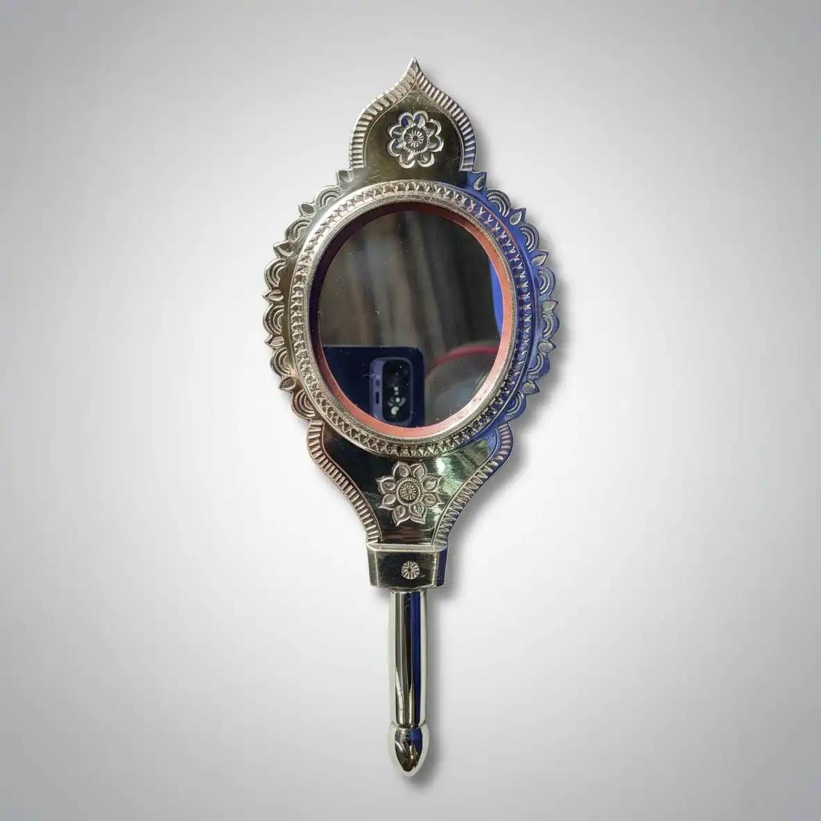 Silver Long Handle Aranmula Kannadi